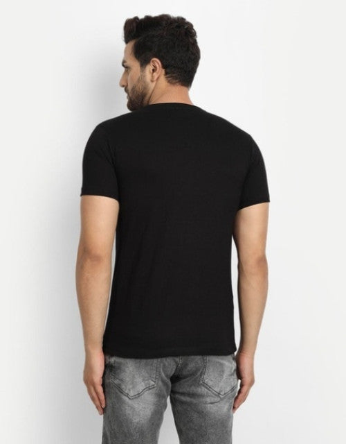 Men Colourblock Crew-Neck T-Shirt